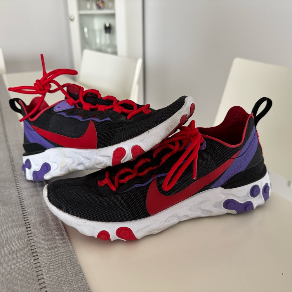 Women’s Nike React Element